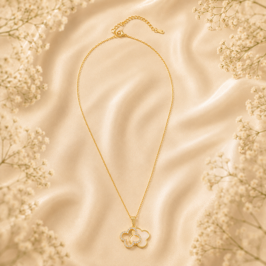 Collier pendentif trèfle double rang, coquillage blanc nacré et strass, plaqué or