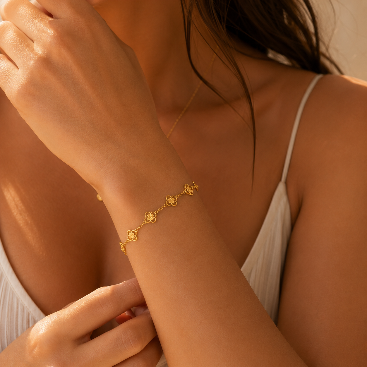 Bracelet trèfle à quatre feuilles évidé en acier titane poli