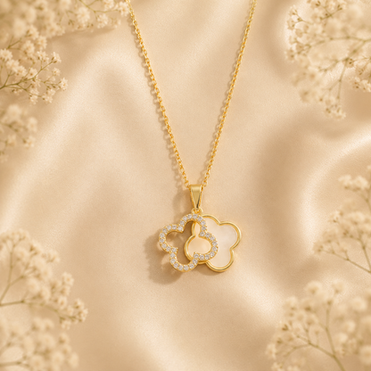 Collier pendentif trèfle double rang, coquillage blanc nacré et strass, plaqué or