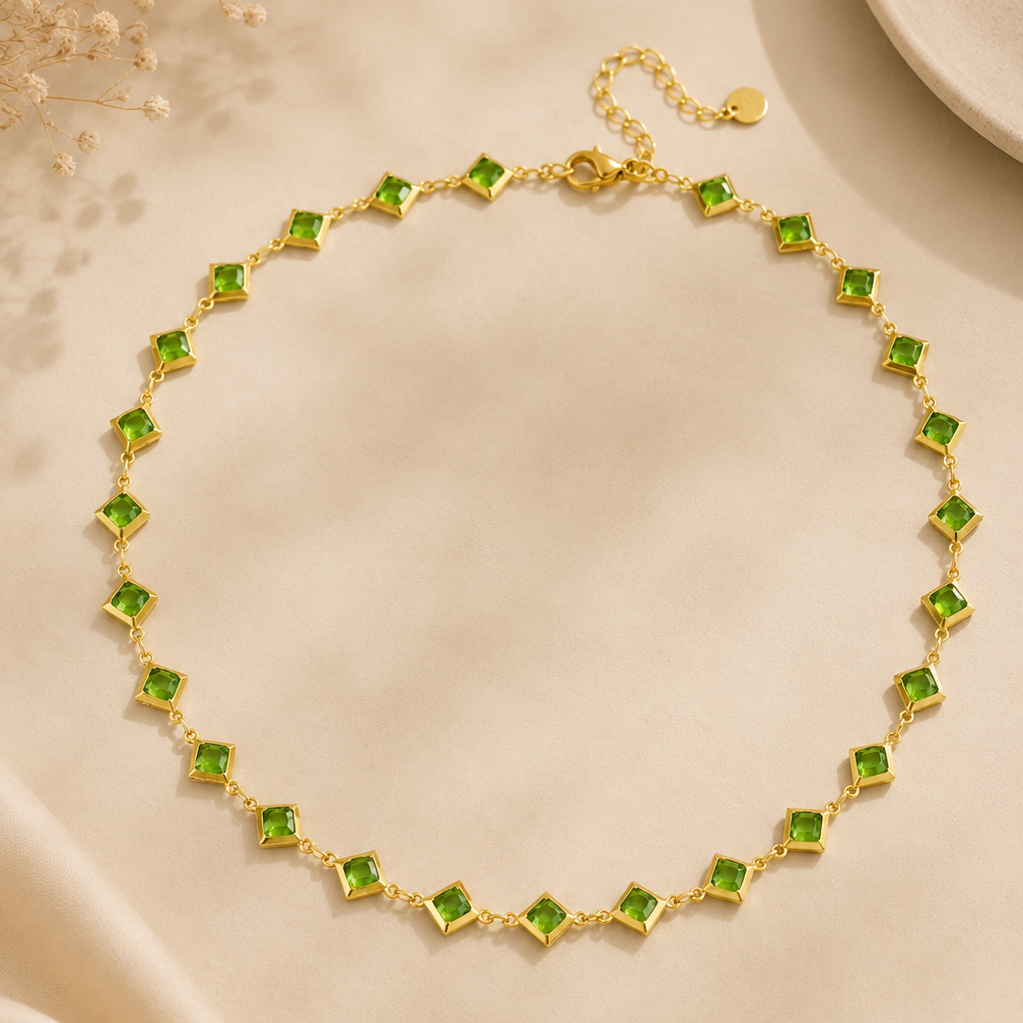 Collier vintage pierre carrée vert émeraude sertie, plaqué or