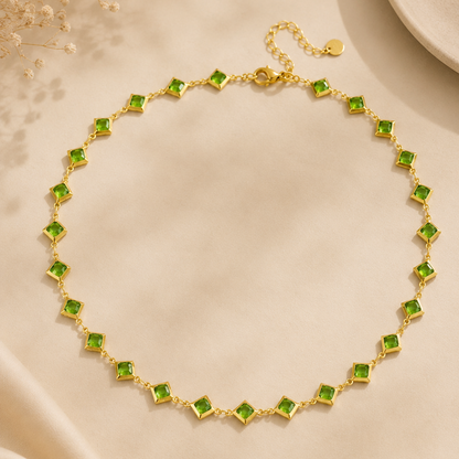 Collier vintage pierre carrée vert émeraude sertie, plaqué or