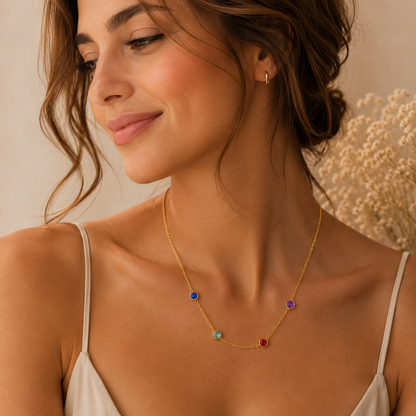 Collier pendentif strass colorés plaqué or, chaîne ajustable