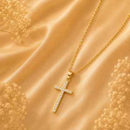 Collier pendentif croix plaqué or serti de zircons blancs en micro-pavé